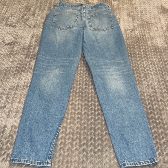 Urban Outfitters BDG Mom Hi-Rise Light Wash Distressed Tapered Leg Jeans.  Sz 27 - Picture 8 of 11